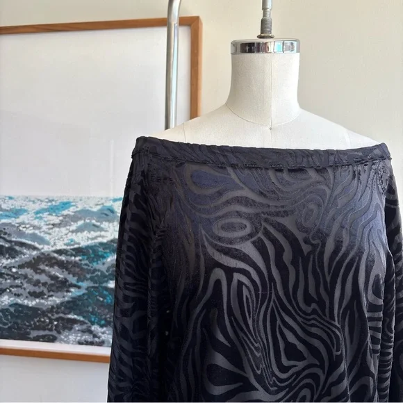 Black Zebra Print Off-Shoulder Top - Picture 2 of 7